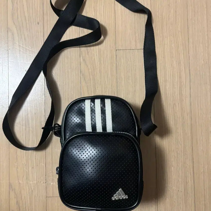 [BUNJANG] Adidas Black Mini Crossbody Bag / ADIDAS 아디다스 00s 미니 블랙 크로스백