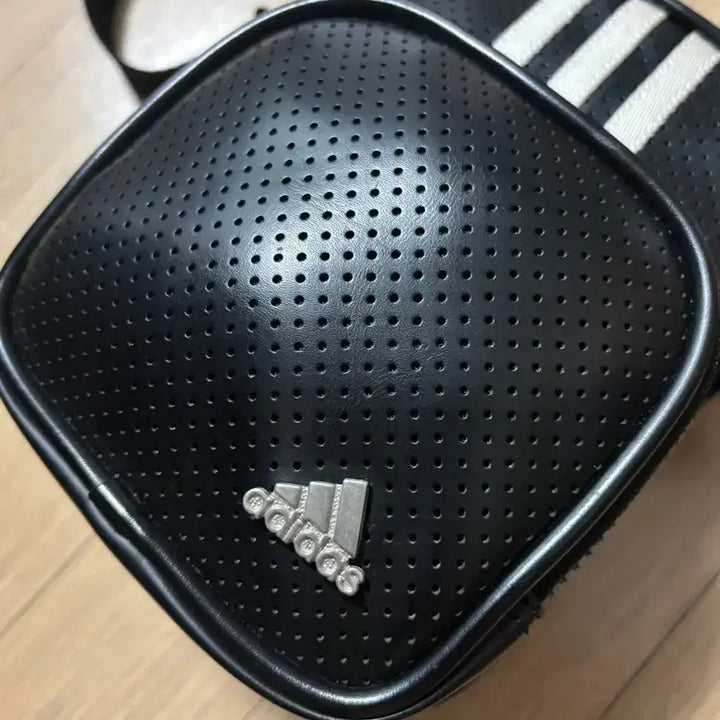 [BUNJANG] Adidas Black Mini Crossbody Bag / ADIDAS 아디다스 00s 미니 블랙 크로스백