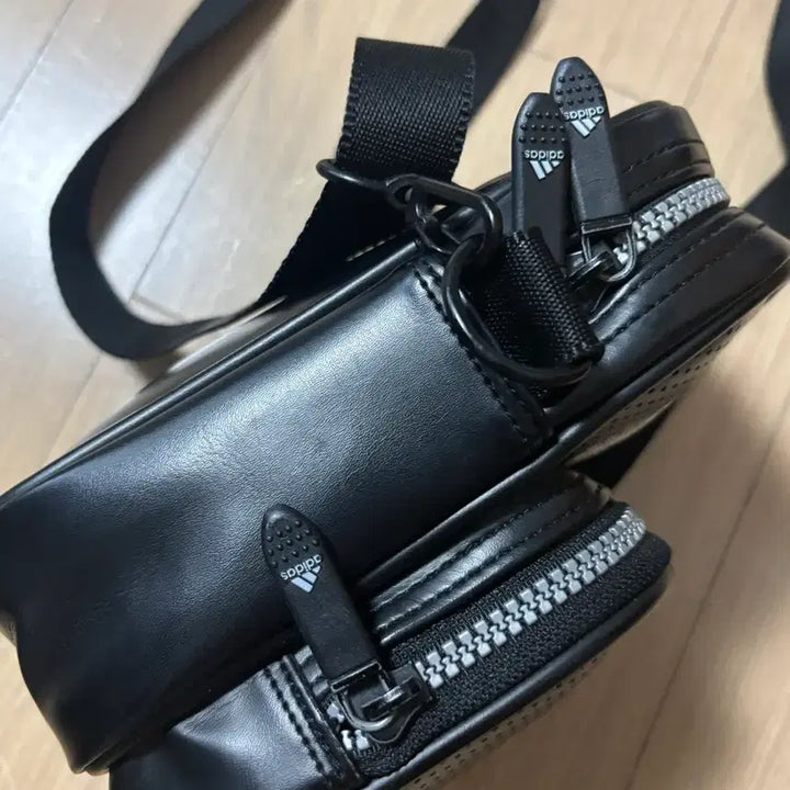 [BUNJANG] Adidas Black Mini Crossbody Bag / ADIDAS 아디다스 00s 미니 블랙 크로스백
