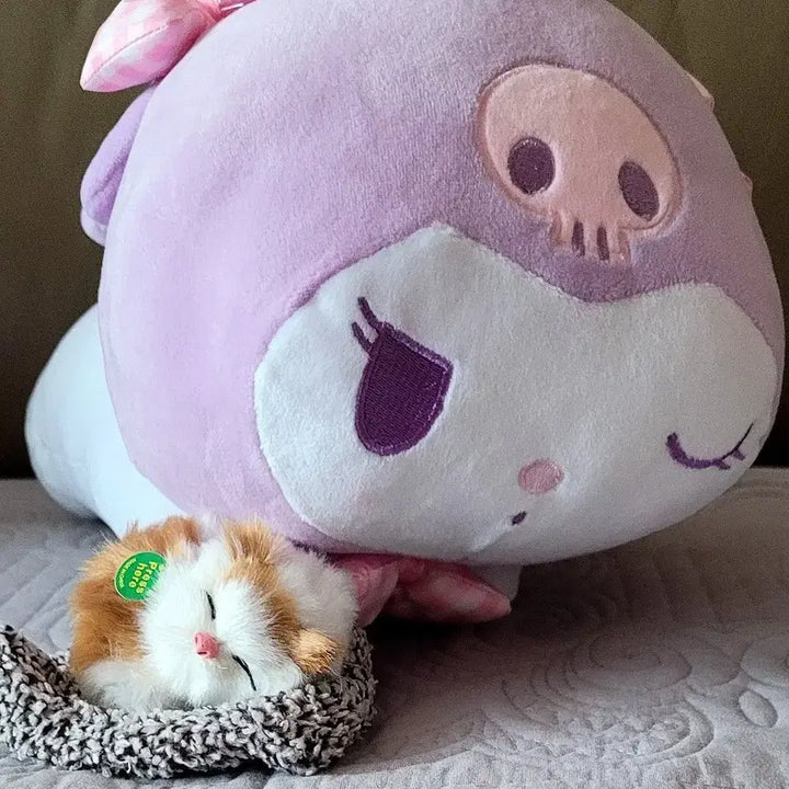 [BUNJANG] Sanrio Kuromi Lying Mochi Plush / 산리오 쿠로미 라잉모찌 33cm+소리내는 고양이(새상품)