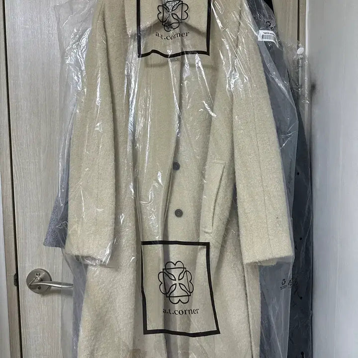 [BUNJANG] Atcorner Alpaca Boucle Coat / 앳코너 알파카 부클코트(한번착용)