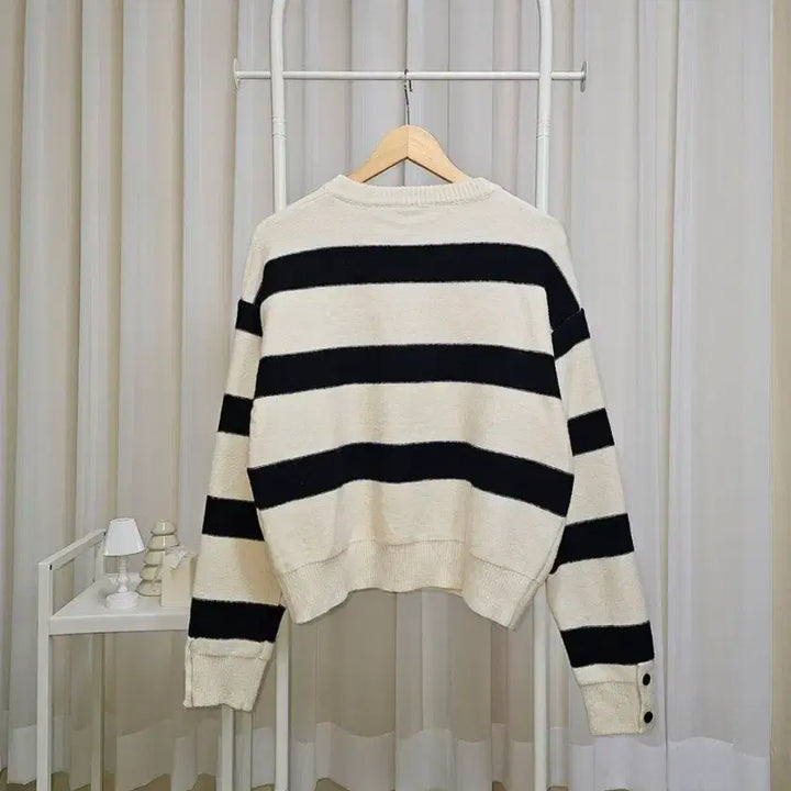 [BUNJANG] Color Block Stripe Knit Top / 거꾸로 배색원단 소매단추 단가라 니트 티셔츠_아이보리