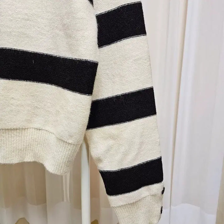 [BUNJANG] Color Block Stripe Knit Top / 거꾸로 배색원단 소매단추 단가라 니트 티셔츠_아이보리
