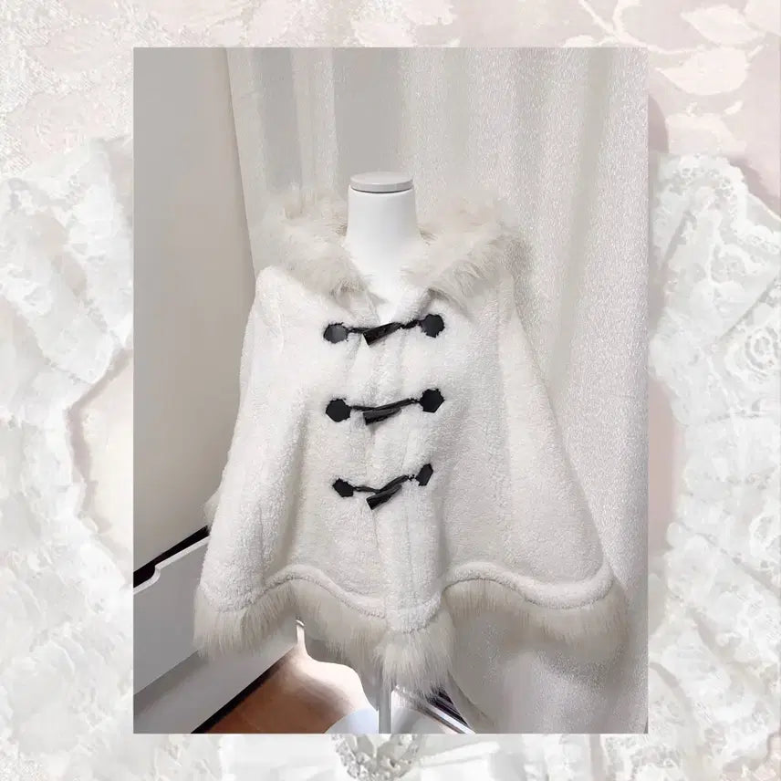 [BUNJANG] Garu White Tteokbokki Fur Cape / 갸루 화이트 떡볶이 퍼 케이프