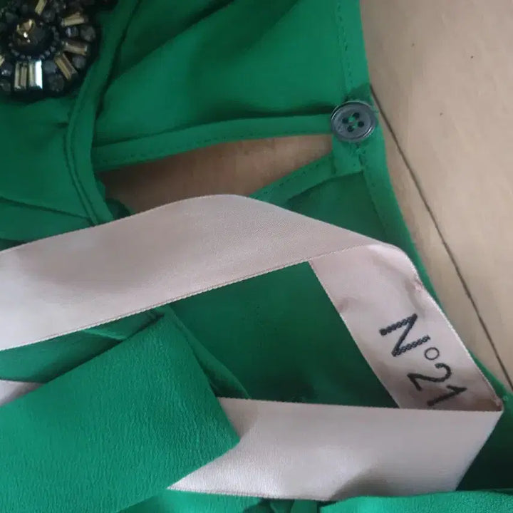 [BUNJANG] No. 21 Green Silk Blouse / 넘버21 그린실크 블라우스