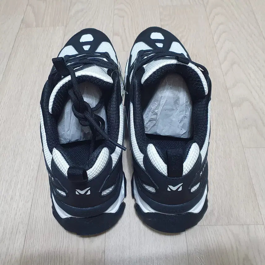 [SOLD OUT] 밀레 남여공용 트레일 워킹화 엘라스모S MVSSB472 블랙 265mm