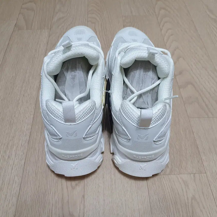 [SOLD OUT] 밀레 남여공용 트레일 워킹화 엘라스모S MVSSB472 화이트 265mm