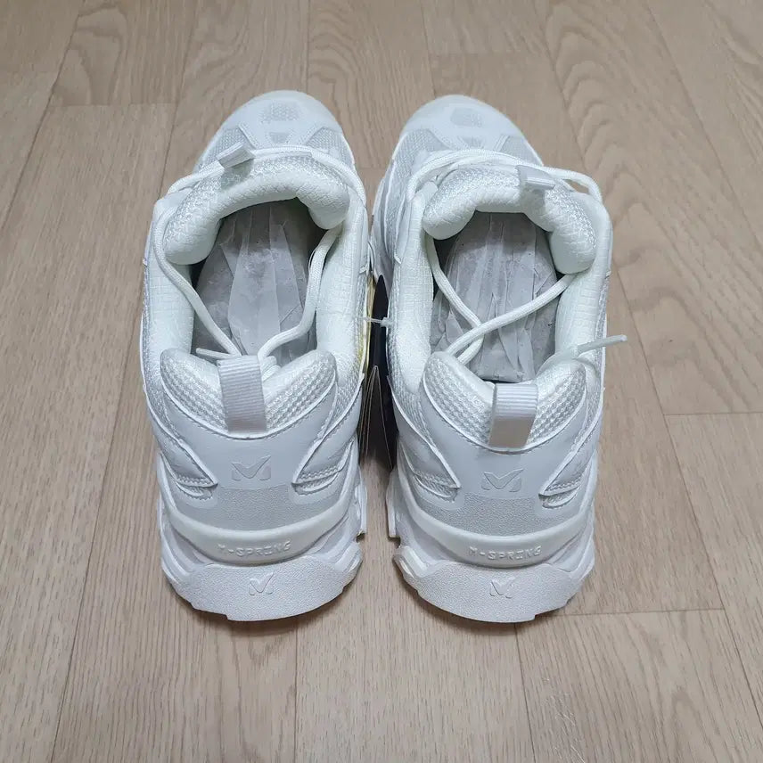 [SOLD OUT] 밀레 남여공용 트레일 워킹화 엘라스모S MVSSB472 화이트 265mm