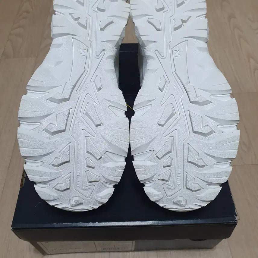 [SOLD OUT] 밀레 남여공용 트레일 워킹화 엘라스모S MVSSB472 화이트 265mm