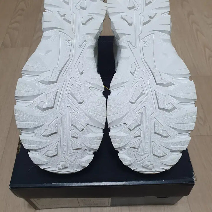 [SOLD OUT] 밀레 남여공용 트레일 워킹화 엘라스모S MVSSB472 화이트 265mm