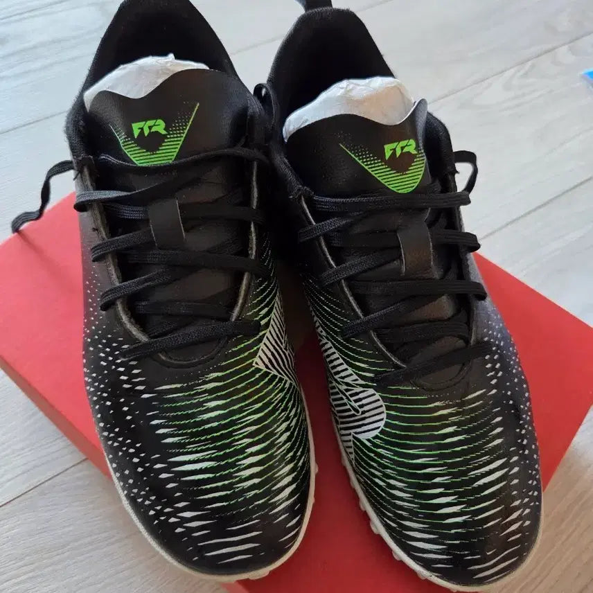 [BUNJANG] Puma Junior Futsal Shoes - Black 245 / 푸마 주니어 풋살화/245