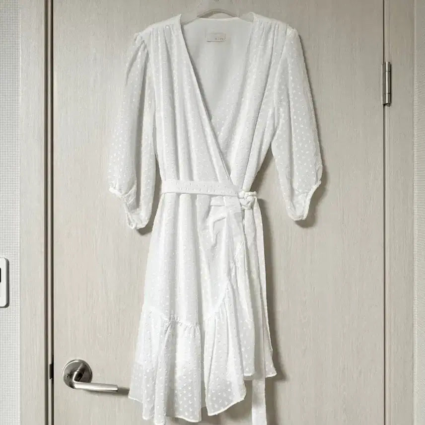 [BUNJANG] Lugh A17H White Dot Wrap Dress / (새상품) 루흐 a17h 화이트 도트 랩 원피스 free