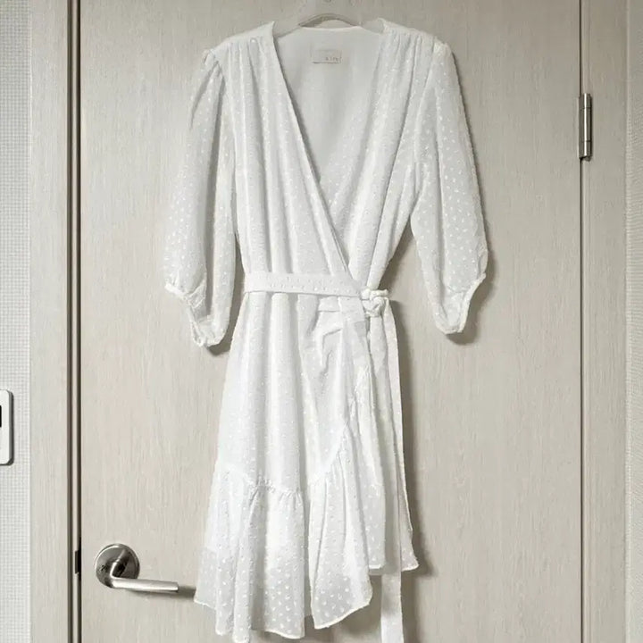 [BUNJANG] Lugh A17H White Dot Wrap Dress / (새상품) 루흐 a17h 화이트 도트 랩 원피스 free