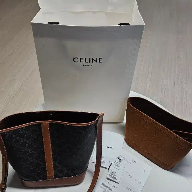 [BUNJANG] Celine Triomphe Bucket Bag M / 셀린느 트리오페 버킷백 M