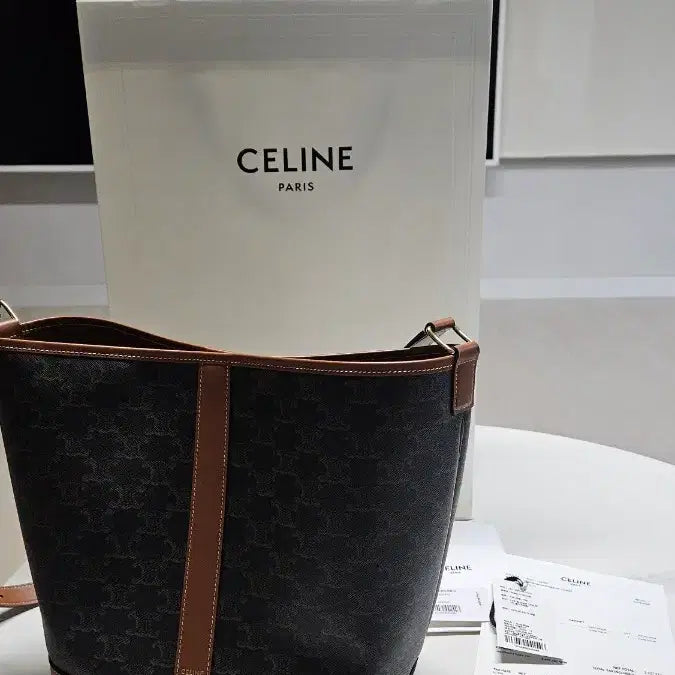 [BUNJANG] Celine Triomphe Bucket Bag M / 셀린느 트리오페 버킷백 M