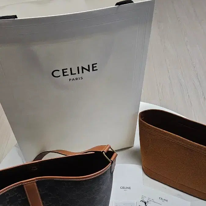[BUNJANG] Celine Triomphe Bucket Bag M / 셀린느 트리오페 버킷백 M
