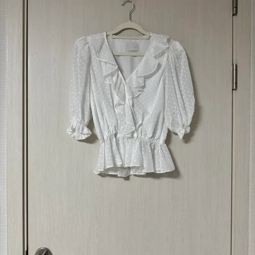 [BUNJANG] Lureh A17H White Dot Ruffle Blouse &amp; Mini Skirt Set / 루흐 a17h 화이트 도트러플 블라우스 + 밴딩 미니스커트 set