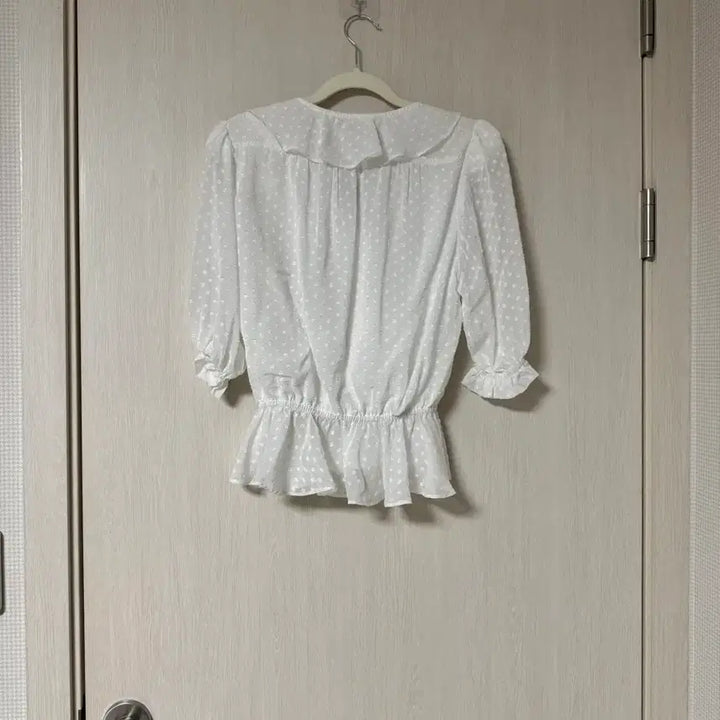 [BUNJANG] Lureh A17H White Dot Ruffle Blouse &amp; Mini Skirt Set / 루흐 a17h 화이트 도트러플 블라우스 + 밴딩 미니스커트 set