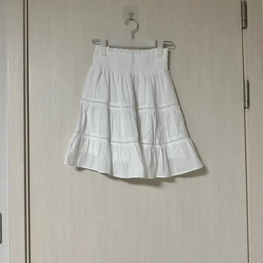 [BUNJANG] Lureh A17H White Dot Ruffle Blouse &amp; Mini Skirt Set / 루흐 a17h 화이트 도트러플 블라우스 + 밴딩 미니스커트 set