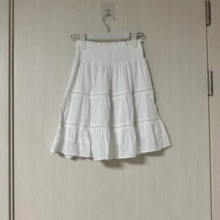 [BUNJANG] Lureh A17H White Dot Ruffle Blouse &amp; Mini Skirt Set / 루흐 a17h 화이트 도트러플 블라우스 + 밴딩 미니스커트 set
