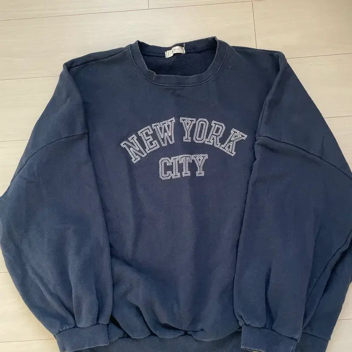 [BUNJANG] New York City Oversized Sweatshirt Navy / 뉴욕시티 오버핏 맨투맨 네이비