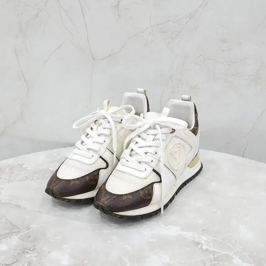[BUNJANG] Louis Vuitton LV White Run Away Sneakers / 35.5 / 루이비통 LV 화이트 런어웨이 스니커즈