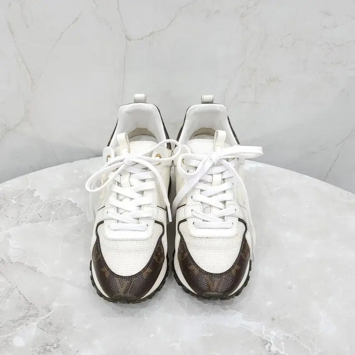 [BUNJANG] Louis Vuitton LV White Run Away Sneakers / 35.5 / 루이비통 LV 화이트 런어웨이 스니커즈