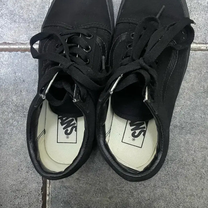 [BUNJANG] Vans Old Skool Black Sneakers / 반스 올드스쿨 블랙 스니커즈