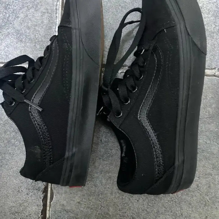 [BUNJANG] Vans Old Skool Black Sneakers / 반스 올드스쿨 블랙 스니커즈