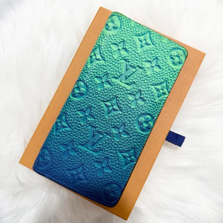 [BUNJANG] Louis Vuitton Monogram Taurillon Brazza Wallet Long Wallet / [정품] 루이비통 모노그램 토뤼옹 블루그린 브라짜월릿 장지갑 한정판