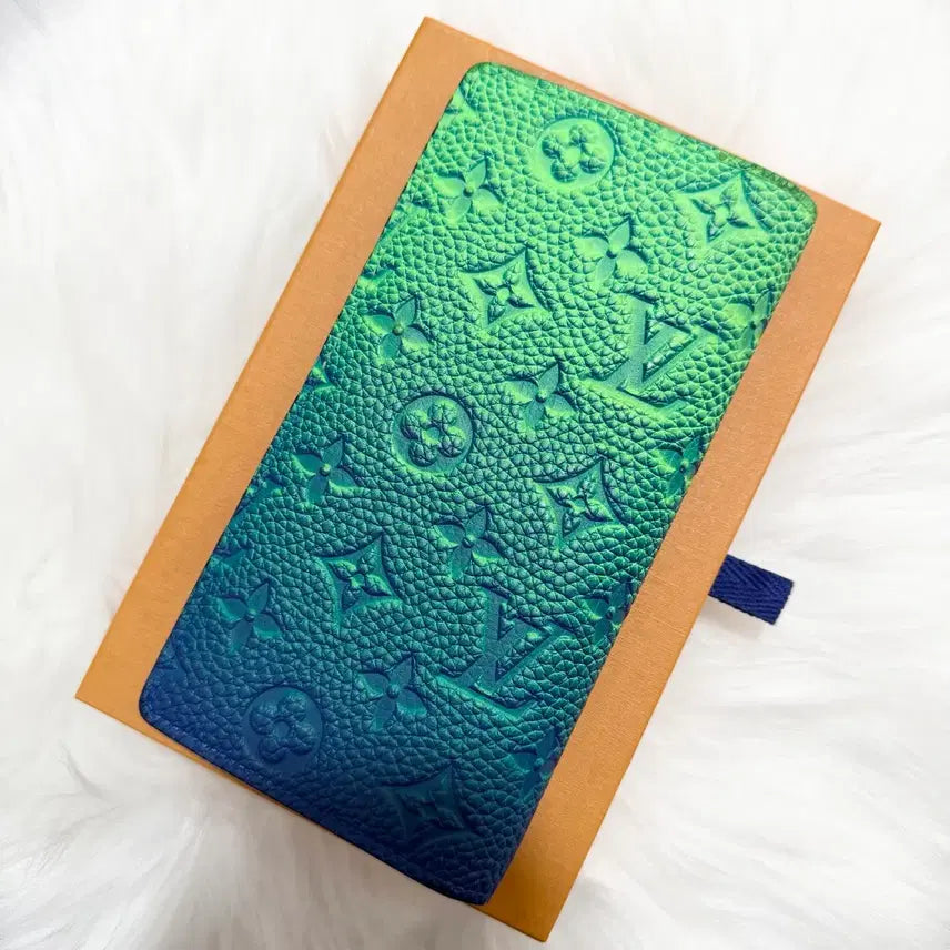 [BUNJANG] Louis Vuitton Monogram Taurillon Brazza Wallet Long Wallet / [정품] 루이비통 모노그램 토뤼옹 블루그린 브라짜월릿 장지갑 한정판