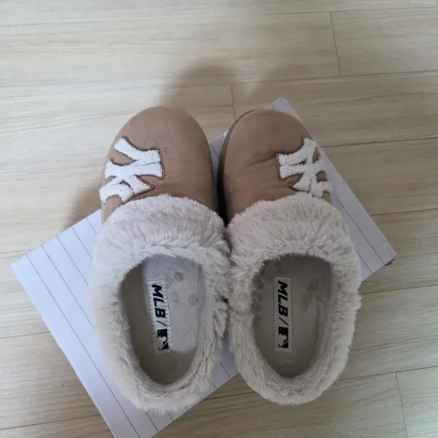 [BUNJANG] MLB Slipper Mules Beige 240 / MLB 어그슬리퍼 뮬 베이지 240사이즈