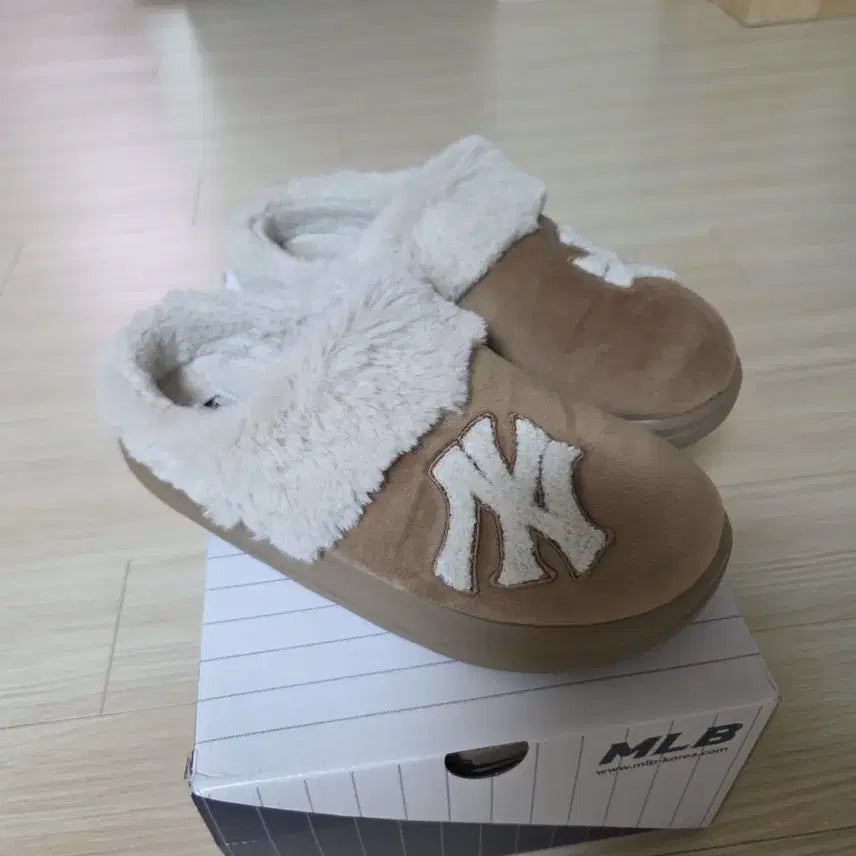 [BUNJANG] MLB Slipper Mules Beige 240 / MLB 어그슬리퍼 뮬 베이지 240사이즈