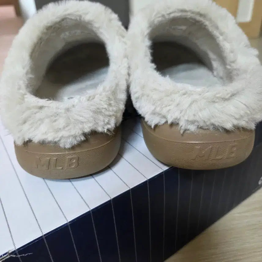 [BUNJANG] MLB Slipper Mules Beige 240 / MLB 어그슬리퍼 뮬 베이지 240사이즈