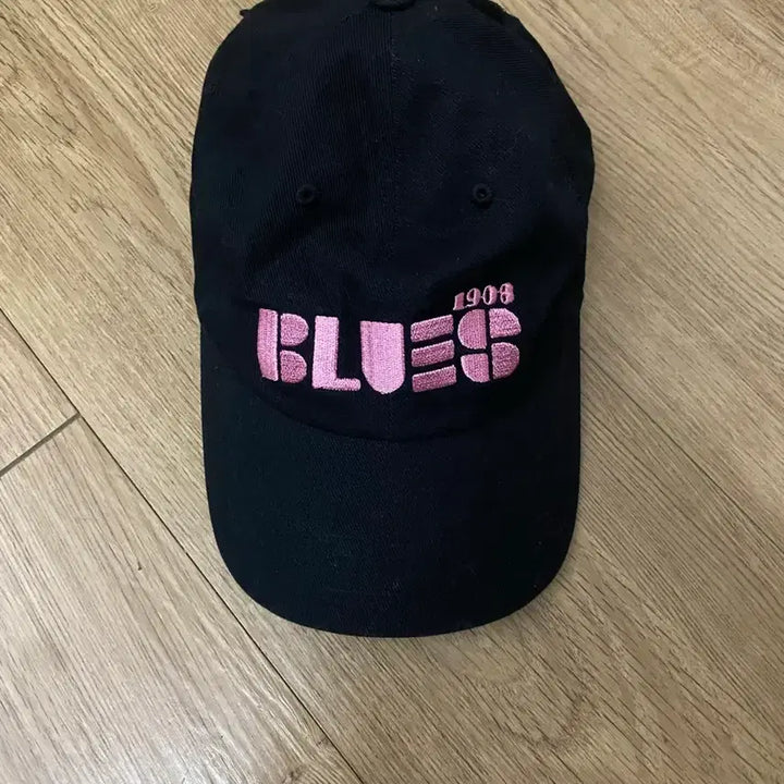 [BUNJANG] Mischief Blues Embroidered Cap / 미스치프 느낌 블루스 모자