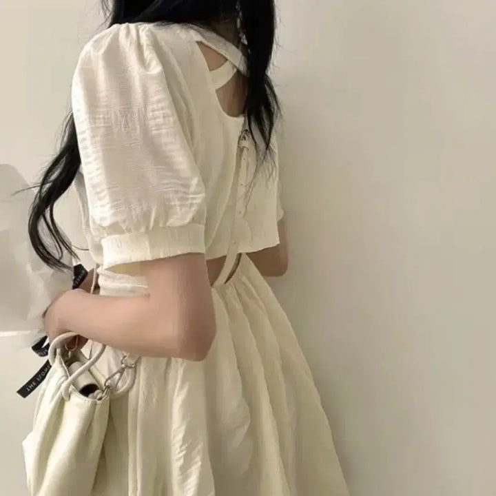 [BUNJANG] Avely V-Neck Puff Sleeve Mini Dress Ivory / 에이블리 브이넥 퍼프 반팔 미니 원피스 아이보리
