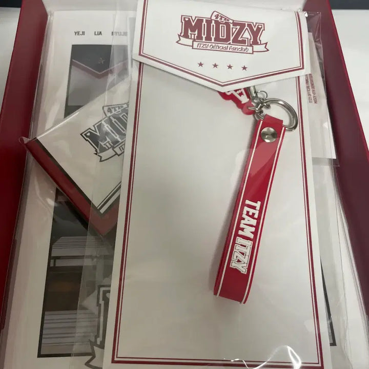[BUNJANG] ITZY MIDZY 4th Generation Kit / ( 미개봉 / 새상품 ) 있지 팬클럽 믿지 4기 키트 판매