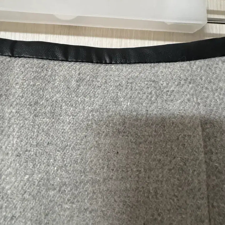 [BUNJANG] Gray Leather Touch Midi Skirt / (새상품) 그레이 울터치 가죽스트리밍 스커트 M