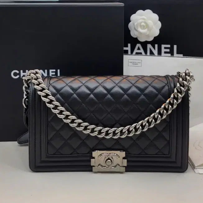 [BUNJANG] Chanel Boy Medium Shoulder Bag Black / 샤넬 보이 미듐 숄더백 내장칩 A67086