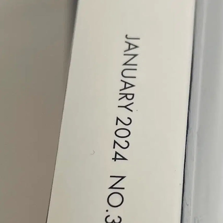 [BUNJANG] Suzy Elle January 2024 Magazine / ( 개봉 ) 엘르 잡지 2024년 1월 수지 커버 판매