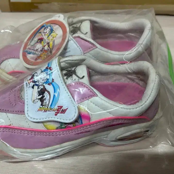 [BUNJANG] Worldcup Magic Angel Ruby Character Sneakers / 월드컵 마법천사 루비 캐릭터 운동화