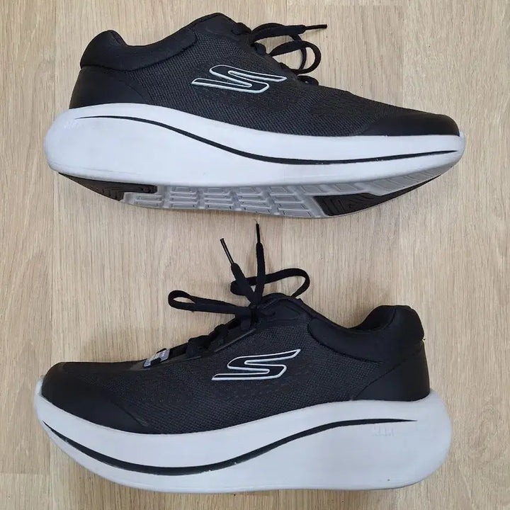 [SOLD OUT] 스케쳐스  맥스 쿠셔닝 220723 (270size)