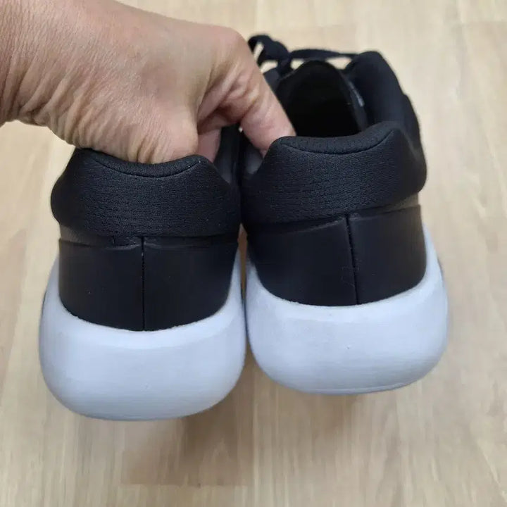 [SOLD OUT] 스케쳐스  맥스 쿠셔닝 220723 (270size)