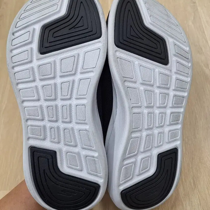 [SOLD OUT] 스케쳐스  맥스 쿠셔닝 220723 (270size)