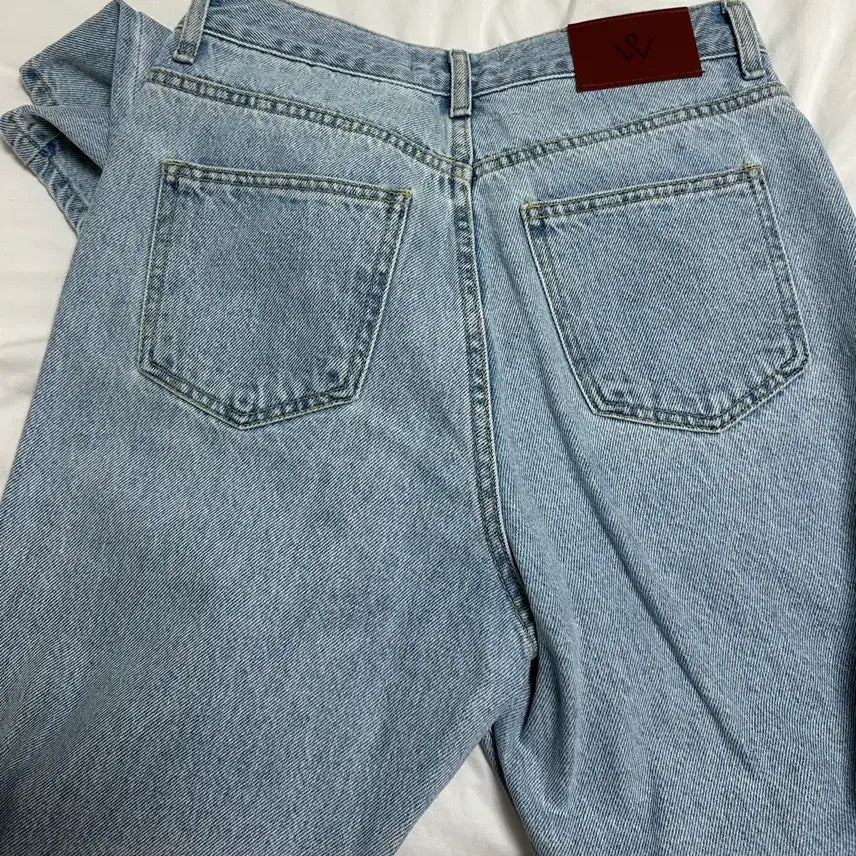 [BUNJANG] Thewish Liz Light Wash Straight Jeans / (무배)더위시 리즈 연청 일자 팬츠