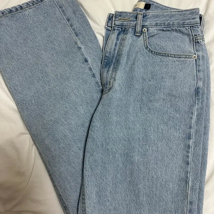 [BUNJANG] Thewish Liz Light Wash Straight Jeans / (무배)더위시 리즈 연청 일자 팬츠