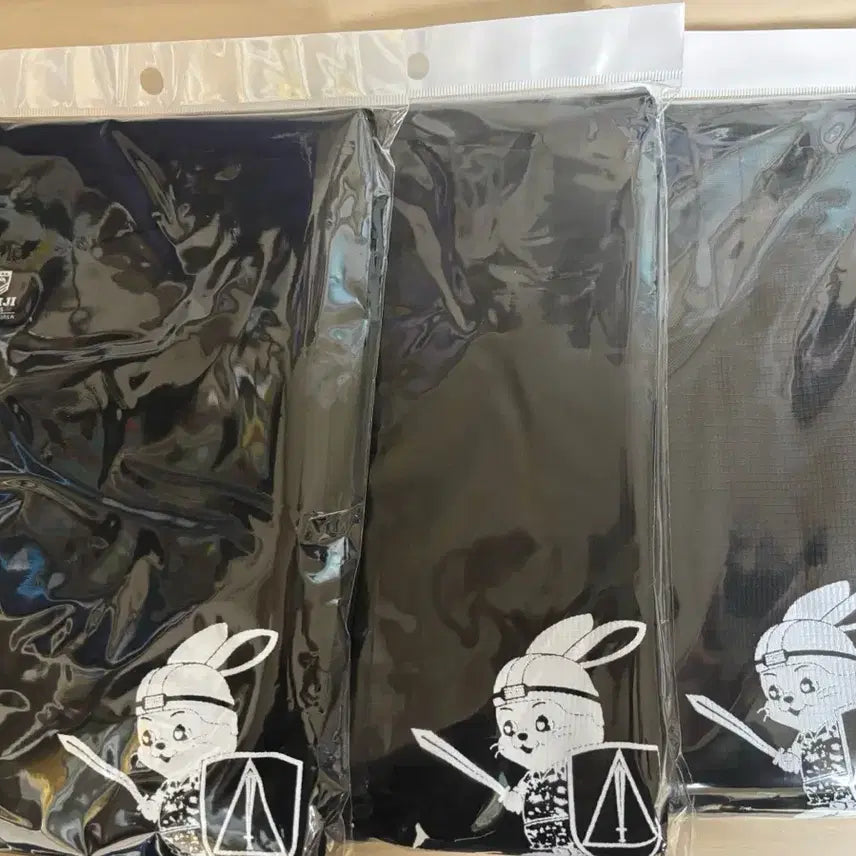 [BUNJANG] NewJeans Loca T-Shirt (Black) XL / 구형 뉴진스 로카티 블랙 XL 105 (새제품)