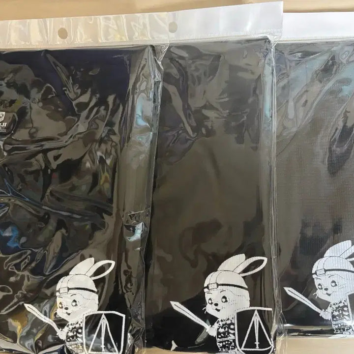 [BUNJANG] NewJeans Loca T-Shirt (Black) XL / 구형 뉴진스 로카티 블랙 XL 105 (새제품)