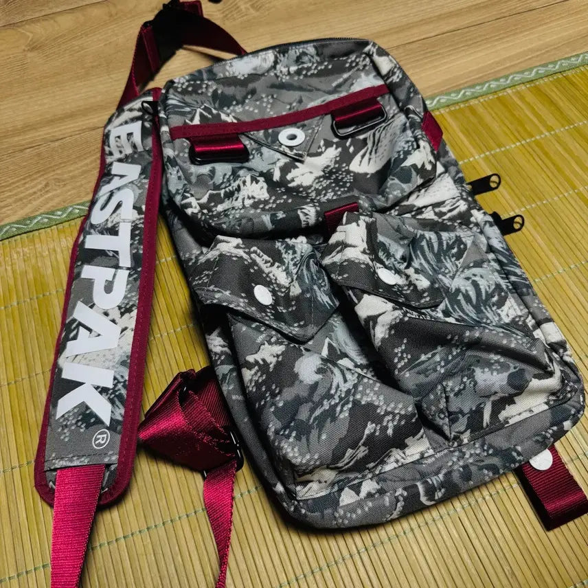 [BUNJANG] Eastpak White Mountaineering Vest Bag / 이스트팩 화이트 마운티니어링 베스트 백
