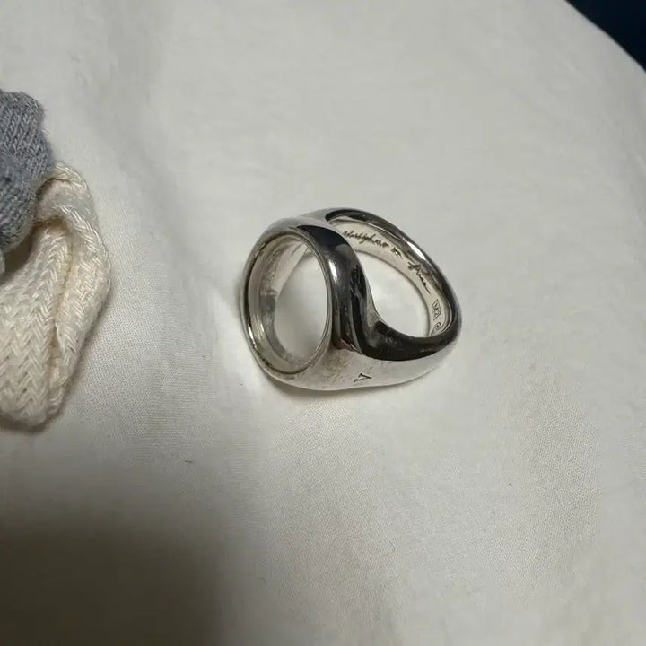 [BUNJANG] Hubig Haro Park Hyo Shin V Ring / 허비그하로 박효신 굿즈 V ring